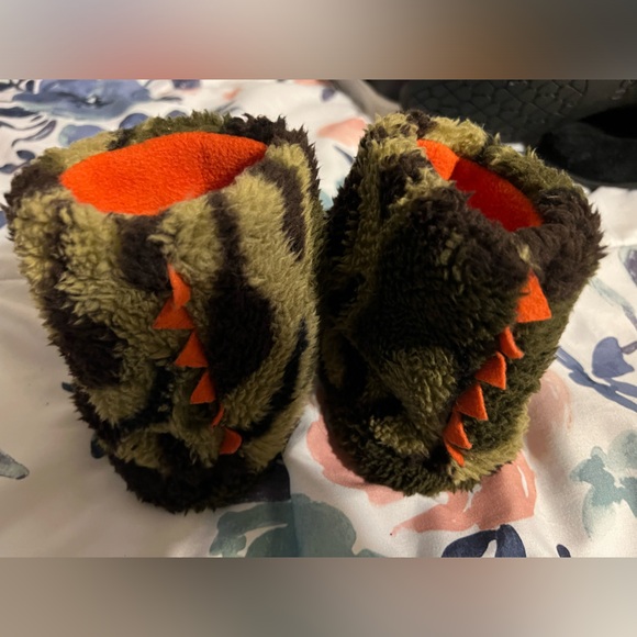 Totes house shoes, slippers, size 7-8, monster, camo - Picture 2 of 5